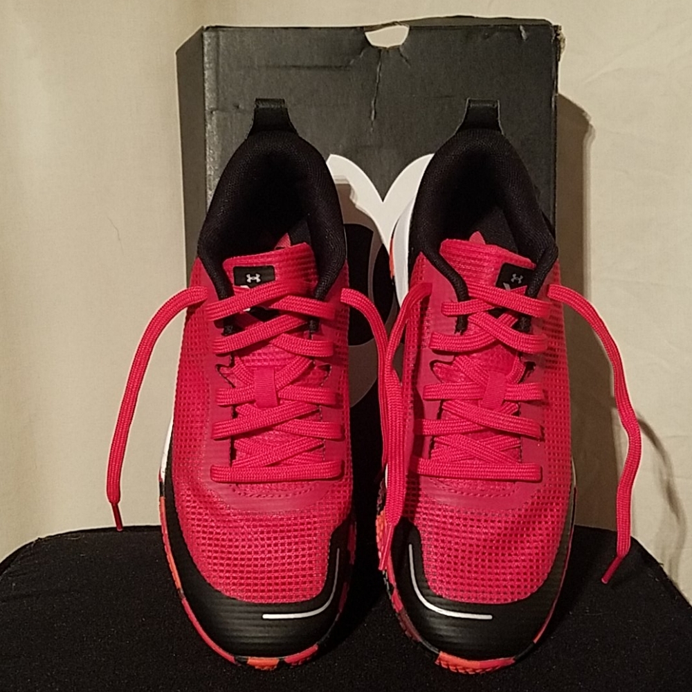 Athletic shoe